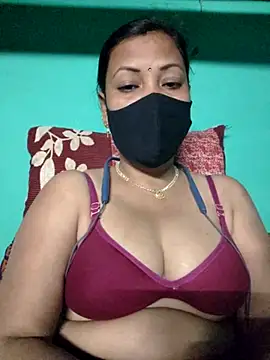 Snapshot of Hot__girls001 chatting on November 28, 2025, 5:04 pm Hot girls001 online show from November 28, 2025, 5:04 pm