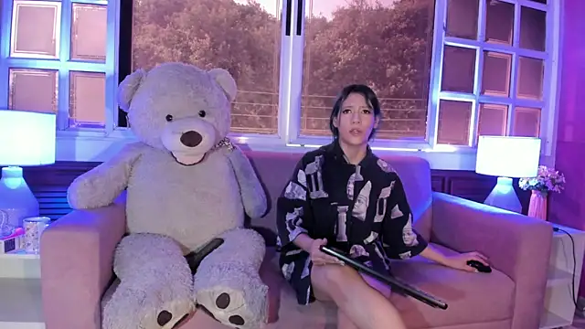 ReiAyanamy online show from November 27, 2025, 8:00 pm