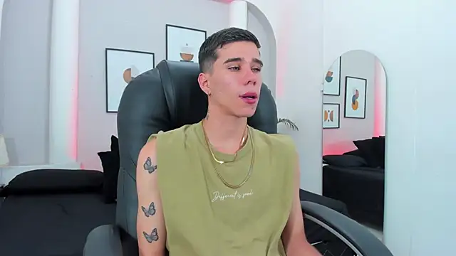 Snapshot of Gabo_white1 chatting on December 2, 2025, 7:25 am Gabo white1 online show from December 2, 2025, 7:25 am