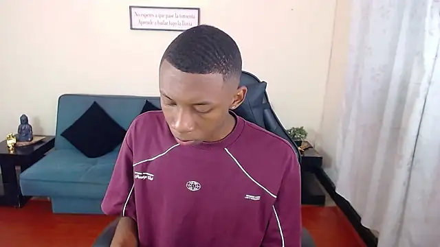 Snapshot of Miilo18 chatting on December 2, 2025, 9:21 pm Miilo18 online show from December 2, 2025, 9:21 pm