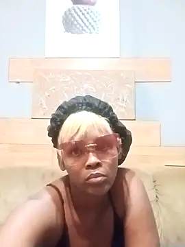 CurvyBabe36 online show from April 12, 2026, 1:21 am