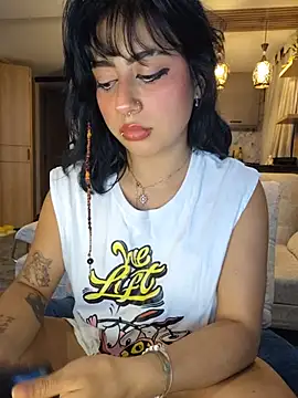 Snapshot of Sarah_Lark- chatting on July 31, 2026, 11:48 pm Sarah Lark- online show from July 31, 2026, 11:48 pm