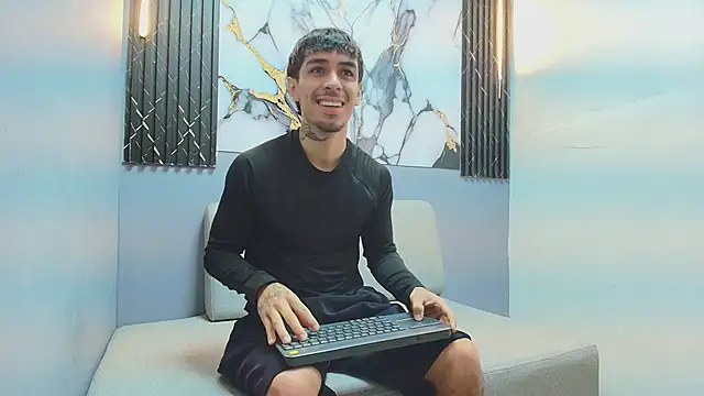 Aethon noir online show from November 19, 2025, 12:49 pm