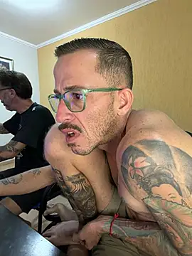Lucasjandre online show from May 5, 2026, 12:18 am