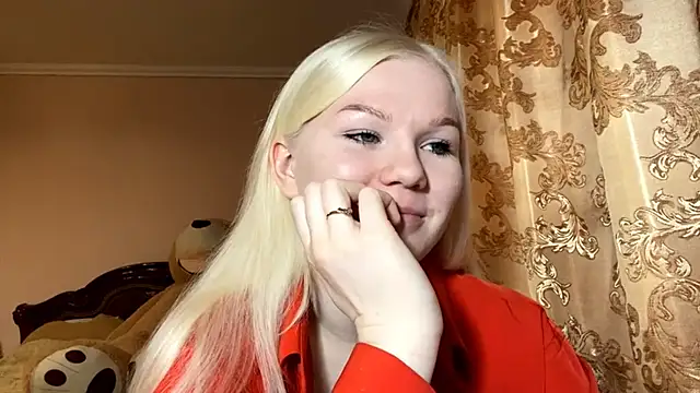 LynellMahe online show from November 29, 2025, 9:45 am