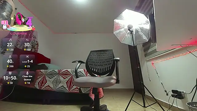 SaraBoots online show from November 14, 2025, 9:52 am