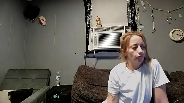 sexxxilexxxi44 online show from June 15, 2026, 4:25 am