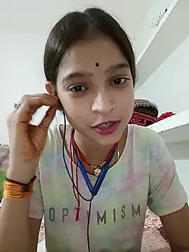 Snapshot of Mohnicute chatting on June 4, 2026, 8:37 pm Mohnicute online show from June 4, 2026, 8:37 pm
