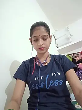 Snapshot of Mohnicute chatting on August 3, 2026, 6:33 pm Mohnicute online show from August 3, 2026, 6:33 pm