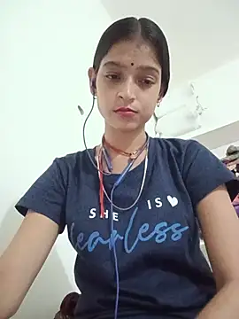 Snapshot of Mohnicute chatting on August 4, 2026, 7:27 pm Mohnicute online show from August 4, 2026, 7:27 pm