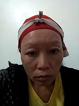 girl-hot2x online show from November 15, 2025, 10:37 pm