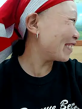 girl-hot2x online show from January 10, 2026, 12:40 pm