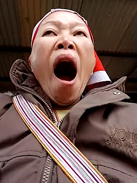 girl-hot2x online show from February 19, 2026, 1:45 am