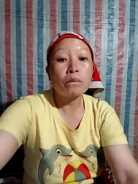 girl-hot2x online show from March 26, 2026, 12:44 pm