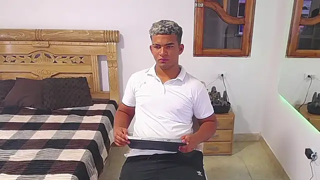 Snapshot of mathews___ chatting on December 5, 2025, 5:38 am mathews online show from December 5, 2025, 5:38 am