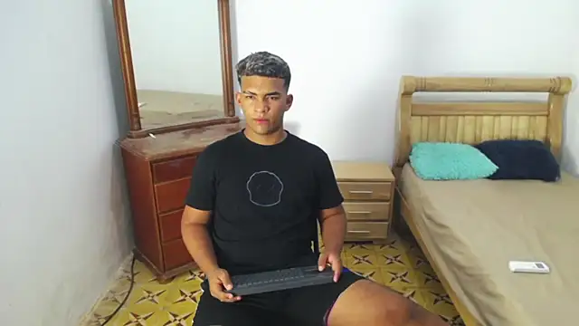 Snapshot of mathews___ chatting on December 18, 2025, 3:01 am mathews online show from December 18, 2025, 3:01 am