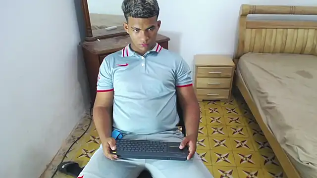 Snapshot of mathews___ chatting on December 20, 2025, 3:13 am mathews online show from December 20, 2025, 3:13 am