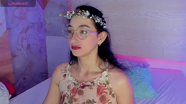 kirakay1 online show from August 3, 2026, 12:54 pm