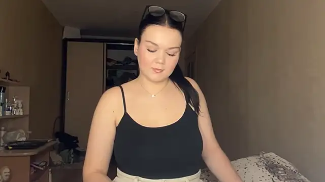 JayeEagleson online show from November 18, 2025, 2:43 pm