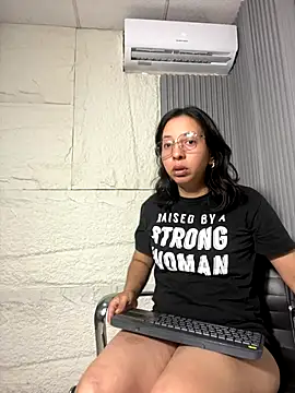 Aneluz online show from November 19, 2025, 9:04 pm