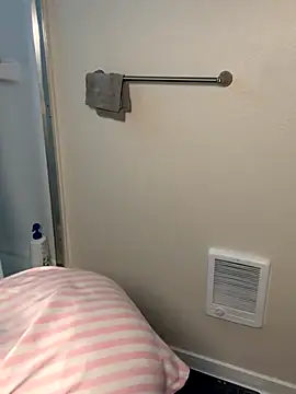 Snapshot of NaomiBella333 chatting on November 12, 2025, 10:52 pm NaomiBella333 online show from November 12, 2025, 10:52 pm