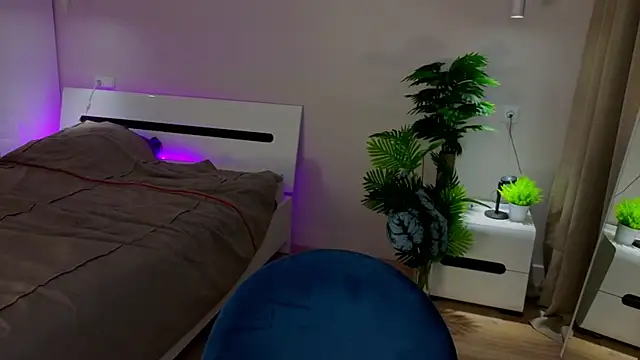 Snapshot of LilyPoetry_ chatting on November 26, 2025, 11:55 am LilyPoetry online show from November 26, 2025, 11:55 am