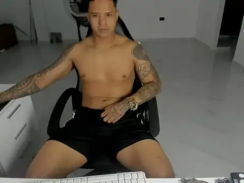 master leather online show from April 5, 2026, 6:32 am