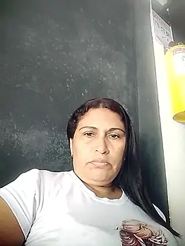 Yuleinnyaguelles online show from November 17, 2025, 7:19 pm