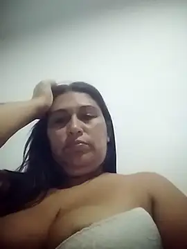 Yuleinnyaguelles online show from November 21, 2025, 4:22 am