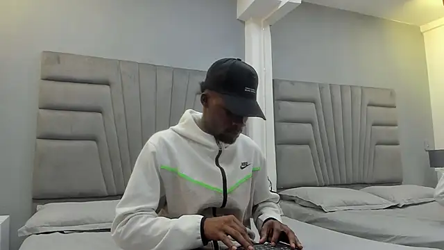 Ethan  OPry online show from December 18, 2025, 4:18 am