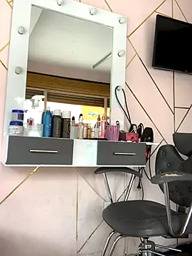 XIIMENA7 online show from November 14, 2025, 6:28 pm