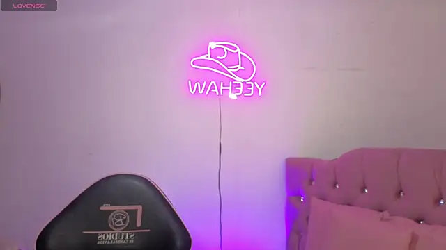 ISABELA TAY online show from April 17, 2026, 11:35 am