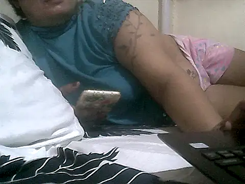 Snapshot of loriepinay46 chatting on November 17, 2025, 2:01 pm loriepinay46 online show from November 17, 2025, 2:01 pm