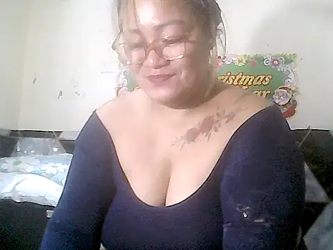 Snapshot of loriepinay46 chatting on November 30, 2025, 12:53 pm loriepinay46 online show from November 30, 2025, 12:53 pm