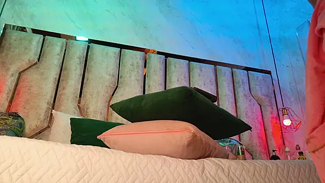 Caroline palmerr online show from December 14, 2025, 3:23 am