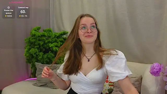Snapshot of MadisonSmitt chatting on January 17, 2026, 5:12 am MadisonSmitt online show from January 17, 2026, 5:12 am