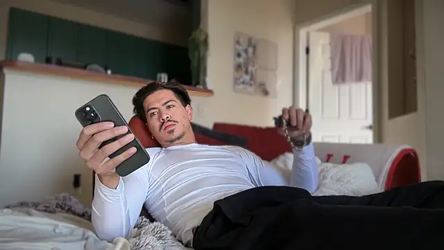 Snapshot of nudecouple100 chatting on December 1, 2025, 5:18 pm nudecouple100 online show from December 1, 2025, 5:18 pm