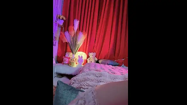 MiCandy-Lovee online show from December 21, 2025, 6:42 am