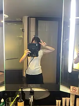 mayumichan13 online show from April 1, 2026, 9:23 pm