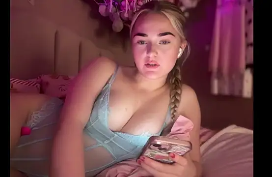 Snapshot of Pinkiepieexo chatting on November 28, 2025, 7:49 pm Pinkiepieexo online show from November 28, 2025, 7:49 pm