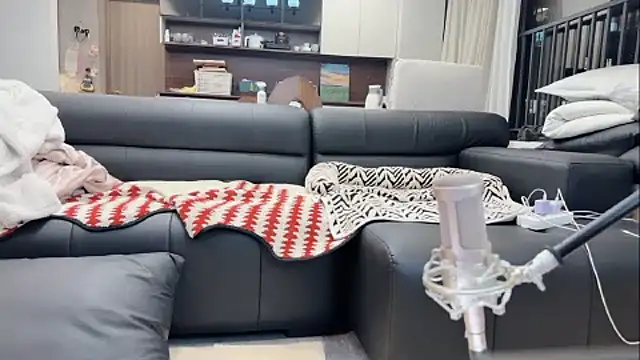 Snapshot of Butterbear chatting on January 8, 2026, 12:29 pm Butterbear online show from January 8, 2026, 12:29 pm