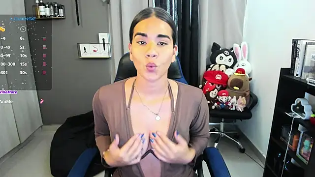 Snapshot of Charlott__V chatting on June 26, 2026, 7:51 pm Charlott V online show from June 26, 2026, 7:51 pm