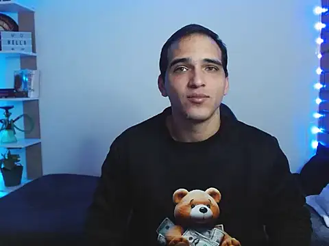 Maax30233 online show from November 13, 2025, 5:12 pm