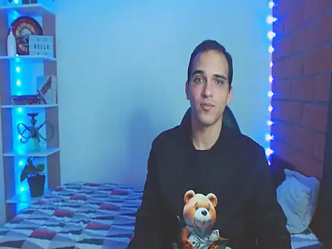 Maax30233 online show from November 14, 2025, 5:00 pm