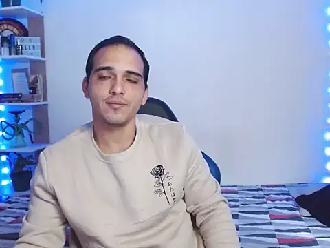 Maax30233 online show from November 17, 2025, 4:57 pm