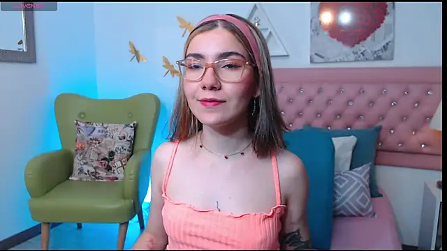 AriLumi online show from January 14, 2026, 10:03 pm