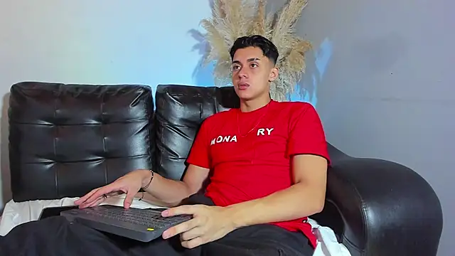 ZeusBrant online show from April 17, 2026, 1:36 pm