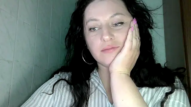 Snapshot of MelinaAx chatting on April 18, 2026, 6:34 pm MelinaAx online show from April 18, 2026, 6:34 pm