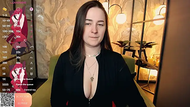 Snapshot of EmmaBloomm chatting on May 3, 2026, 11:55 pm EmmaBloomm online show from May 3, 2026, 11:55 pm