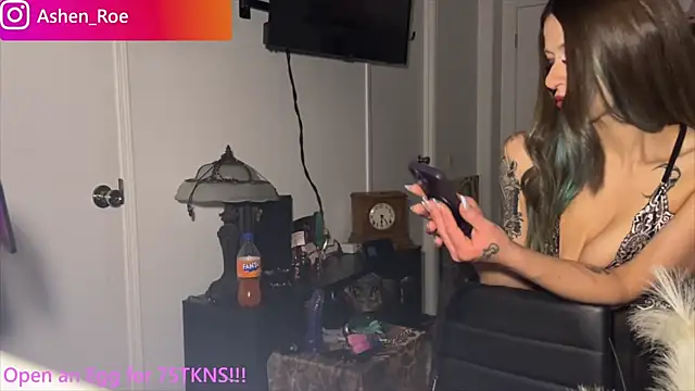 AshenRoe online show from April 9, 2026, 12:21 pm